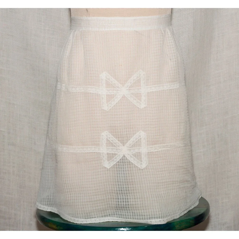 Vintage 1940s Handmade White Delicate Lace Bow Trim Half-Apron